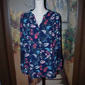 3/$30 - Floral V-neck Button-up Blouse - L